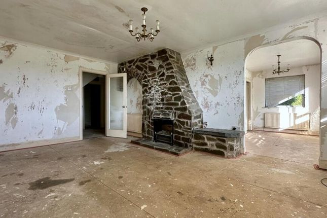 4 bed detached house
