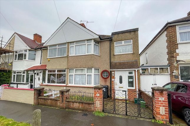 Saxon Avenue, Hanworth, Middlesex, TW13 3 bed end of terrace house for sale