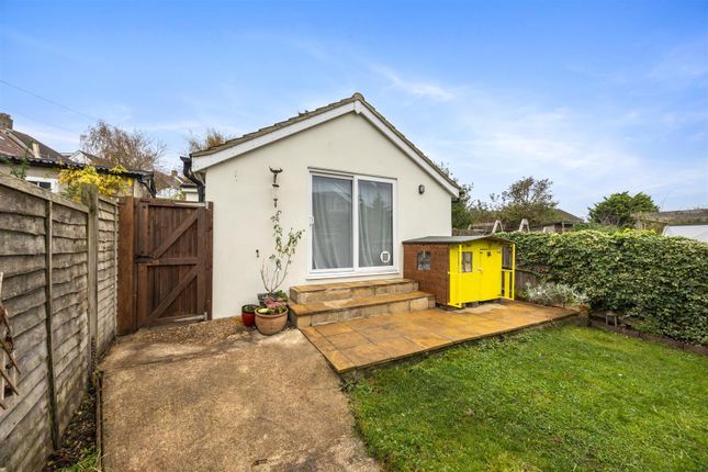 1 bedroom detached bungalow for sale