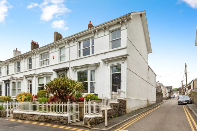 4 bedroom end of terrace house for sale