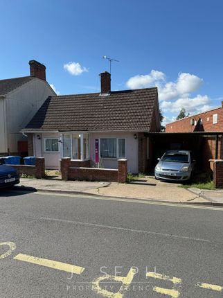 Bramford Lane, Ipswich, IP1 2 bed detached bungalow for sale