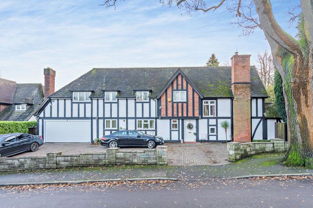 5 bed detached house