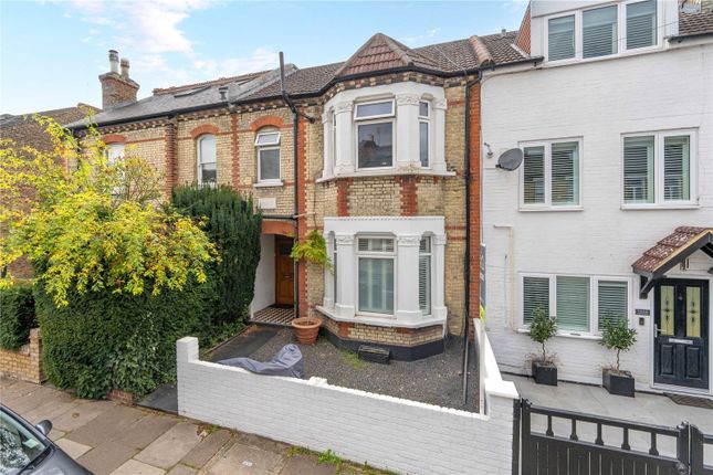 Haliburton Road, St Margarets 2 bed apartment for sale