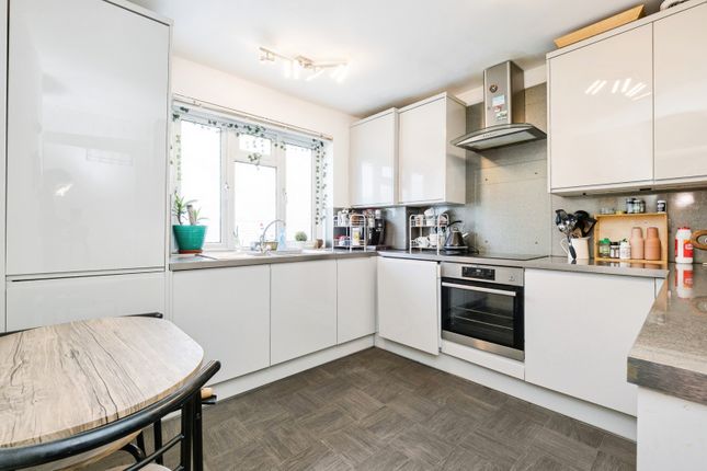 3 bedroom flat for sale