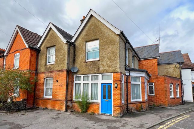 Queens Road, Basingstoke RG21 2 bed terraced house for sale