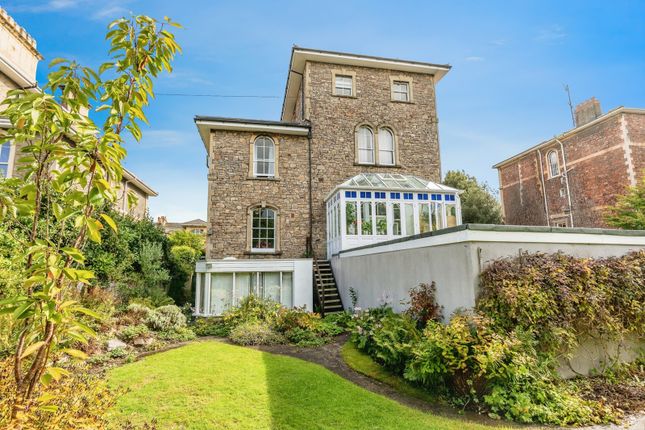3 bedroom flat for sale