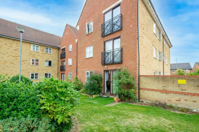 Fleming Road, Grays, Essex, RM16 2 bed flat for sale