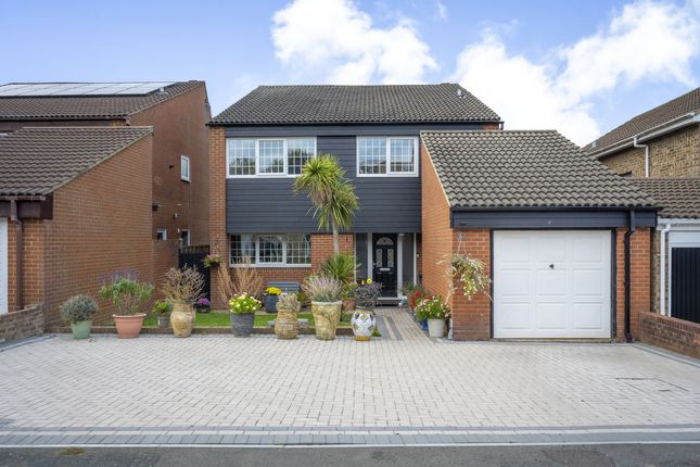 Roseberry Avenue, Basildon, SS16 4 bed detached house for sale