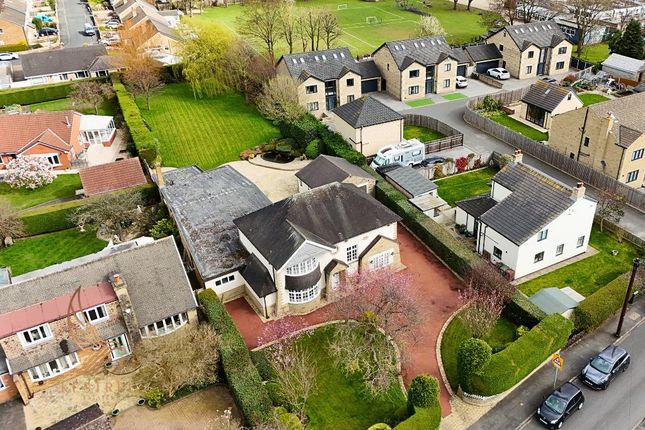 Field Lane, Wakefield WF2 4 bed detached house for sale