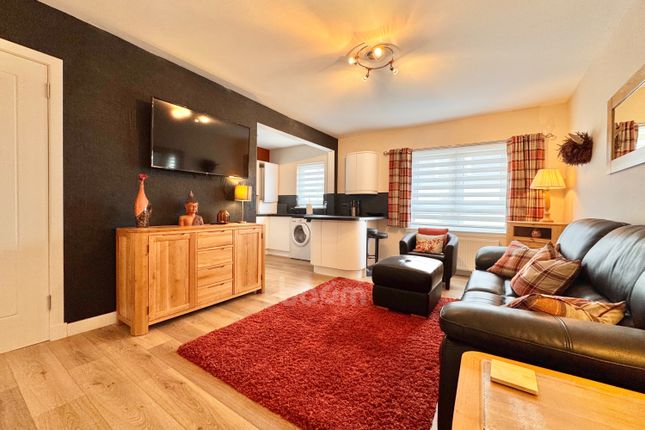 20C Wilson Street, Beith 2 bed apartment for sale