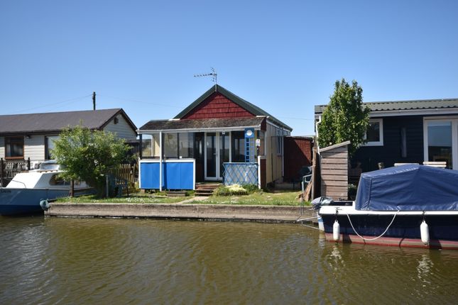 2 bed detached bungalow