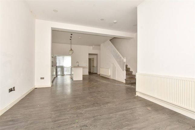 5 bedroom end of terrace house for sale