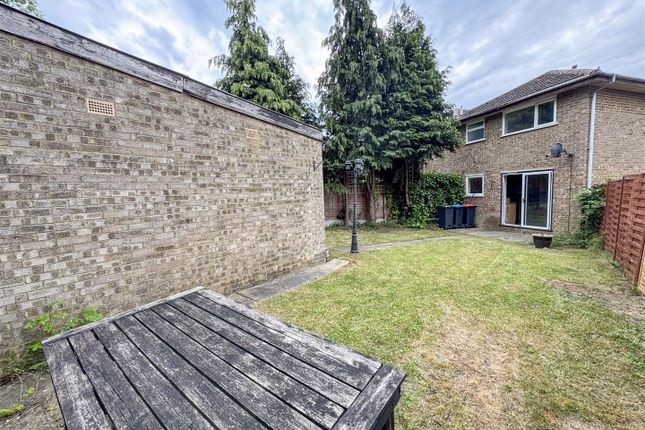 Elmhurst Close, Milton Keynes MK4 3 bed semi