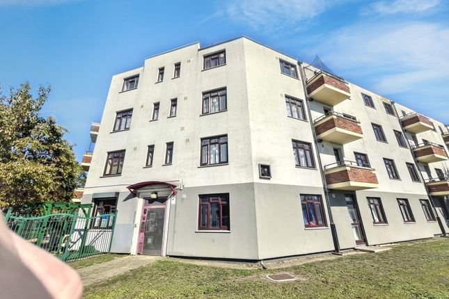 3 bedroom flat for sale
