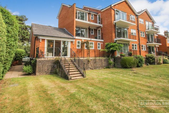 62 Palace Road, East Molesey KT8 2 bed apartment for sale