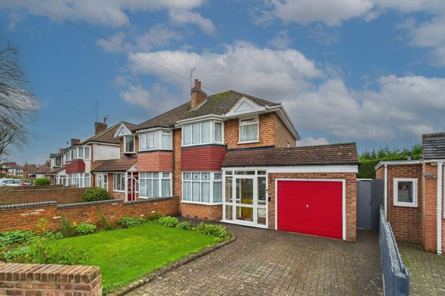 Kemshead Avenue, Birmingham, B31 3 bed semi