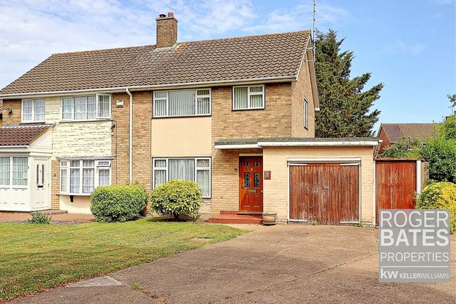 Sparrows Herne, Kingswood, Basildon... 3 bed semi