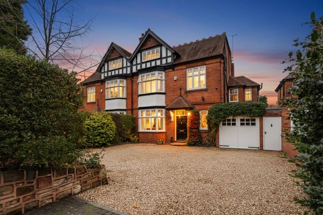 6 bed semi-detached house