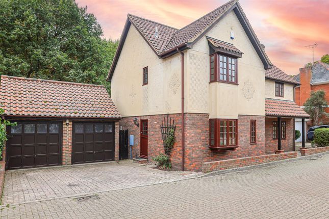 Tyrells, Hockley SS5 4 bed detached house for sale