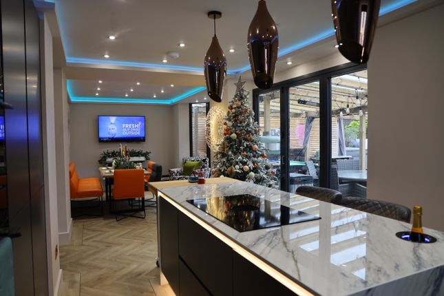 4 bed detached house