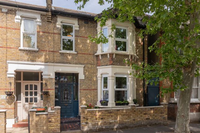 4 bedroom end of terrace house for sale