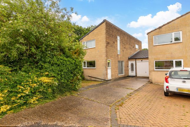 Sharon Close, Crawley RH10 2 bed link detached house for sale
