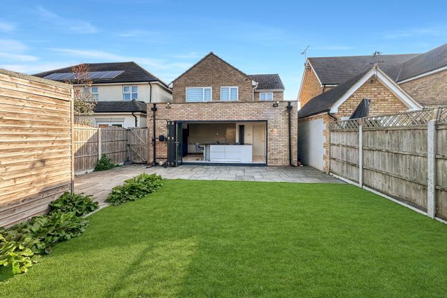 Grosvenor Road, Grays RM16 5 bed detached house for sale