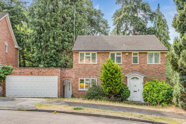 Broomcroft Close, Surrey GU22 4 bed detached house for sale