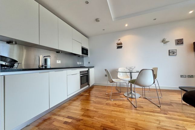 94 The Quays, Salford, M50 1 bed flat for sale