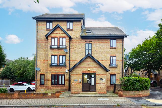 Hallywell Crescent, London E6 2 bed flat for sale