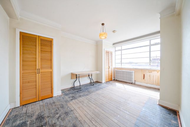 Balham High Road, London, SW17 1 bed flat for sale
