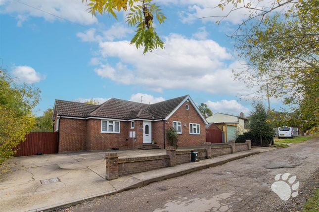 Ramsden View Road, Wickford SS12 4 bed detached bungalow for sale