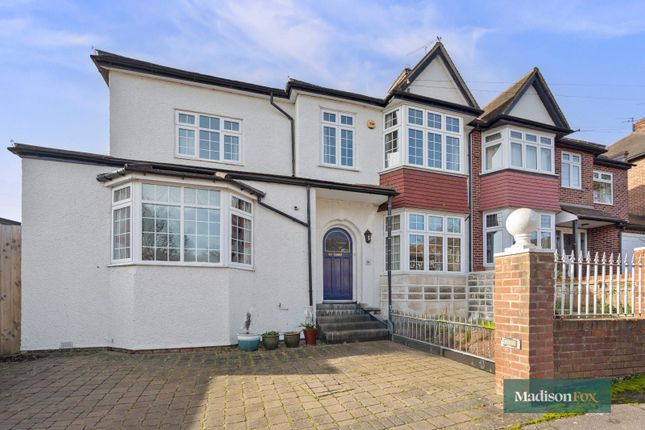 St. Ronans Crescent, Woodford Green IG8 5 bed semi