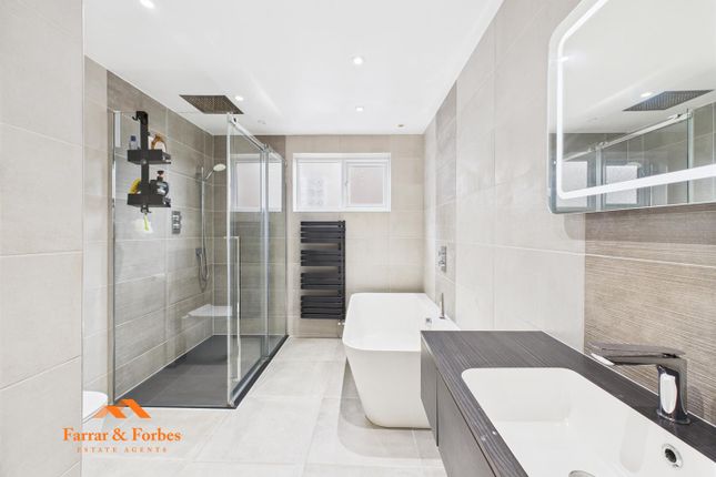 Langfield, Burnley BB10 4 bed detached house for sale