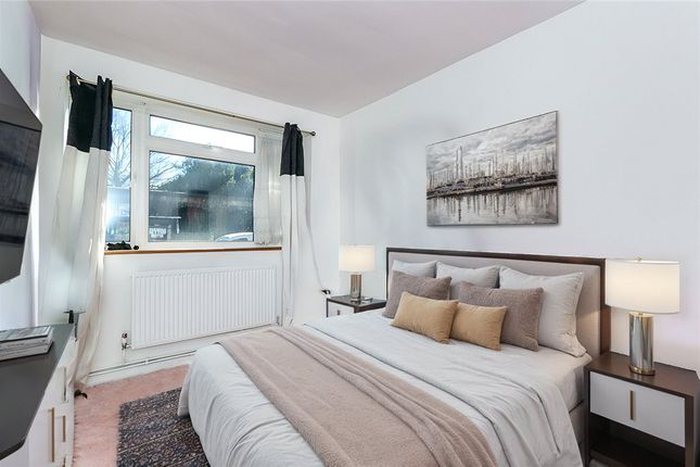 Old Brompton Road, London, SW5 2 bed apartment for sale