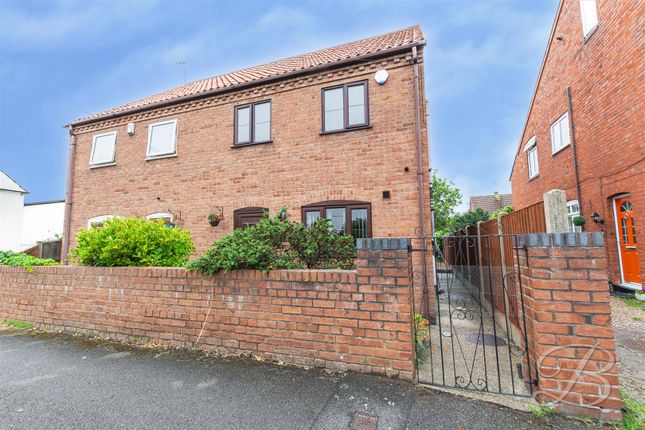 3 bedroom semi-detached house for sale