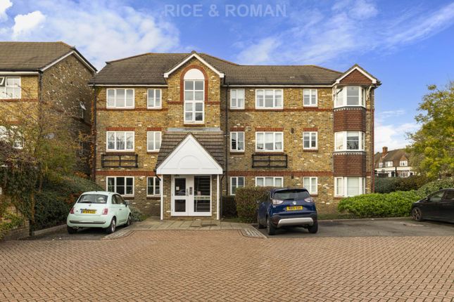 Camel Grove, Kingston Upon Thames KT2 2 bed apartment for sale
