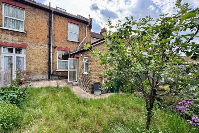 Glenny Road, Barking, Greater London 1 bed flat for sale