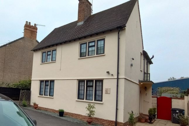 Meadow Road, Cirencester... 3 bed detached house for sale