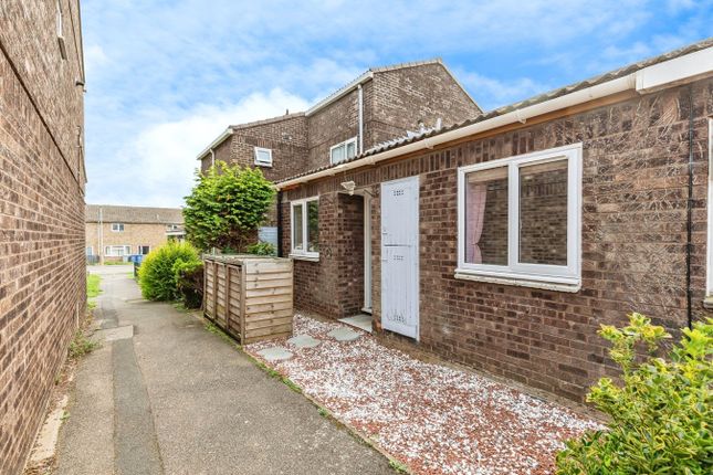 Highfield Road, Kettering NN15 2 bed terraced bungalow for sale
