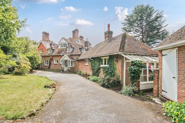 5 bedroom semi-detached house for sale