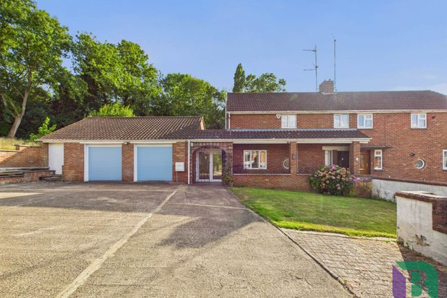 Parkway, Milton Keynes MK17 3 bed semi