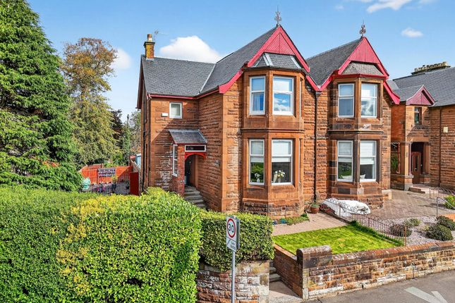 13 Elmbank Drive, Kilmarnock, KA1 3AT 4 bed semi