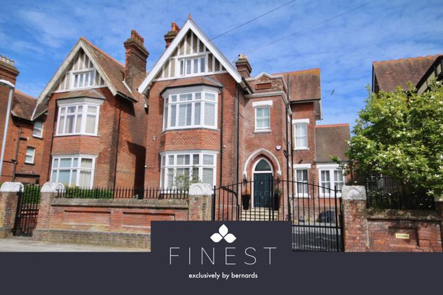 5 bedroom link detached house for sale