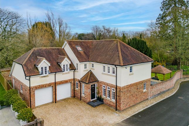 The Fairway, Swindon SN3 6 bed detached house for sale