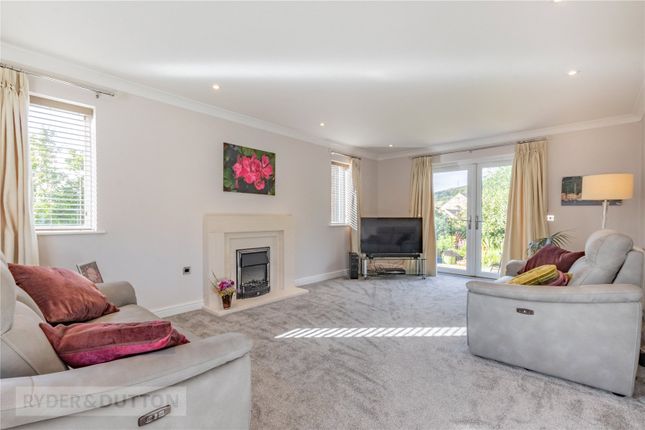Delph Road, Denshaw, Saddleworth, OL3 3 bed link detached house for sale
