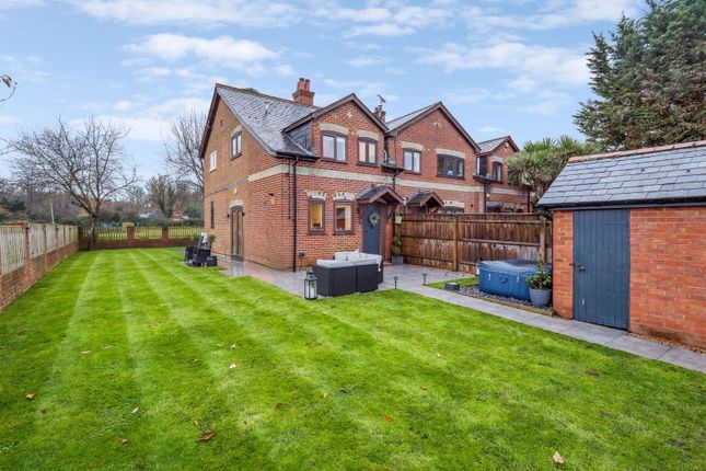 Burchetts Green Road, Maidenhead SL6 3 bed end of terrace house for sale