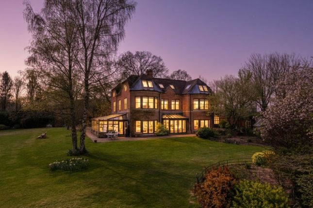 Longparish, SP11 6 bed detached house for sale