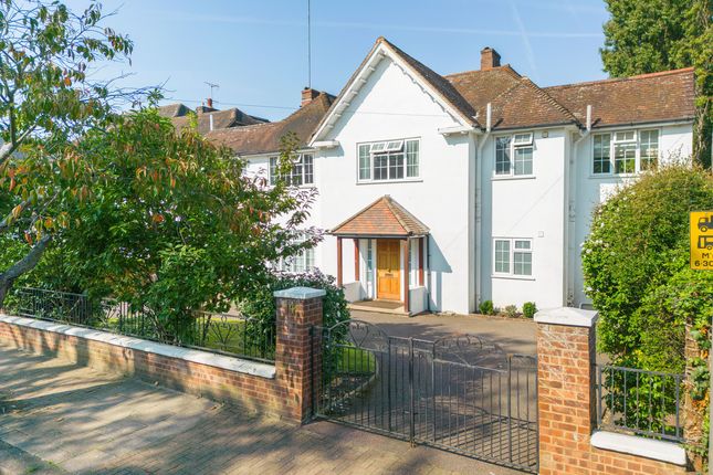 Roedean Crescent, London, SW15 5 bed detached house for sale