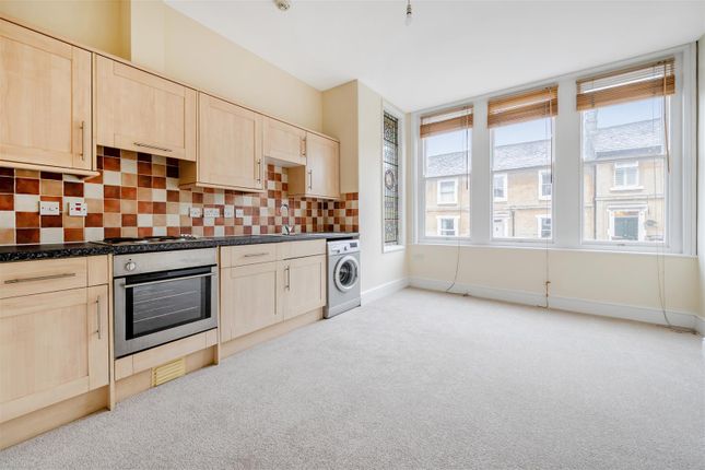 Marshfield Road, Chippenham 2 bed flat for sale